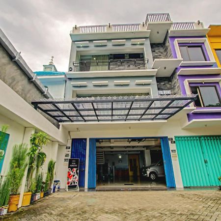 Oyo 90248 D'Em Homestay Family Kediri  Eksteriør bilde