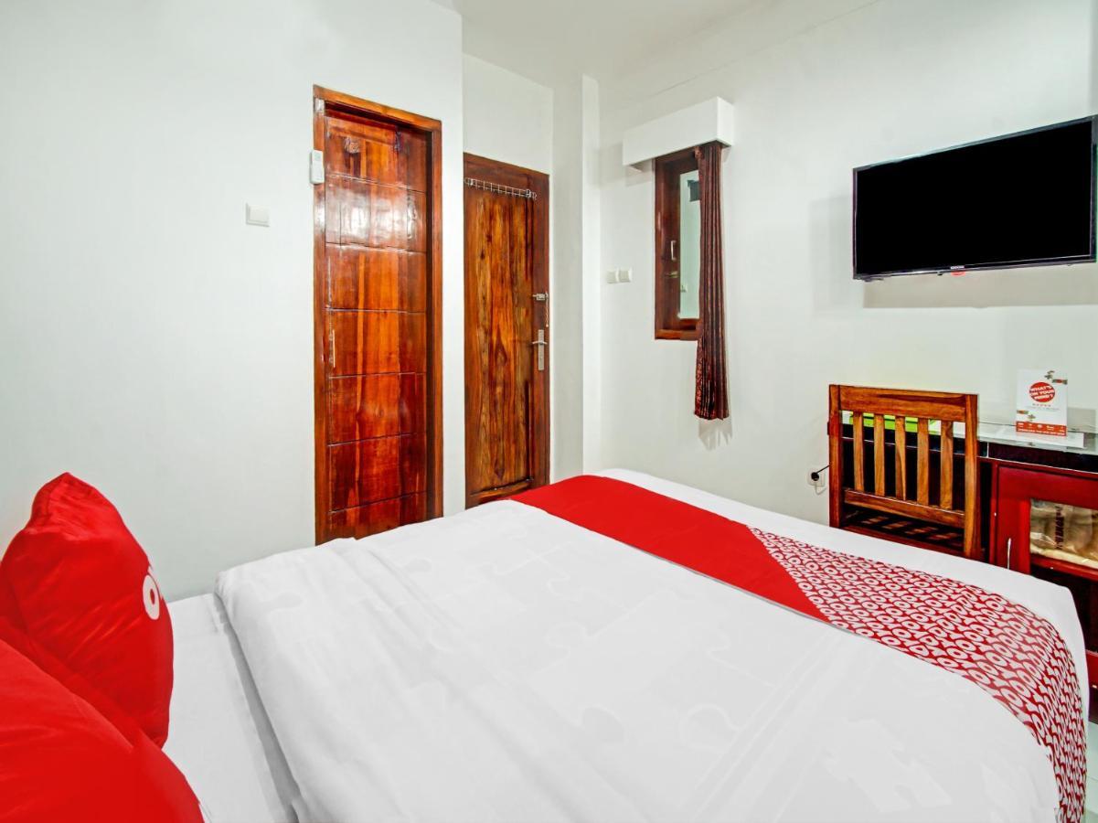 Oyo 90248 D'Em Homestay Family Kediri  Eksteriør bilde